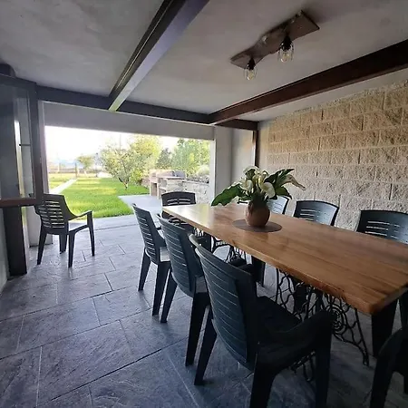 El árbol Rojo Apartamento